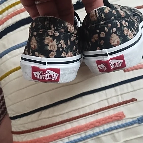 Vans Black Floral Slip-On Shoes - Picture 4 of 4